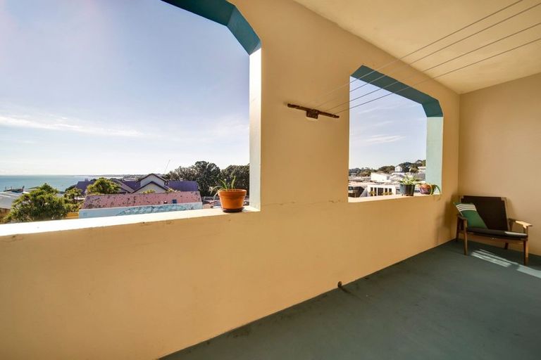 Photo of property in Devonport Apartments, 50/127 Saint Aubyn Street, New Plymouth, 4310
