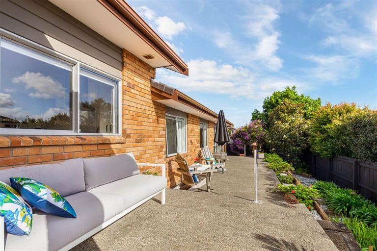 Photo of property in 10 Seamount Drive, Red Beach, 0932