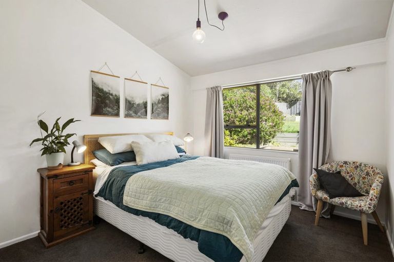 Photo of property in 9 Clifford Road, Johnsonville, Wellington, 6037