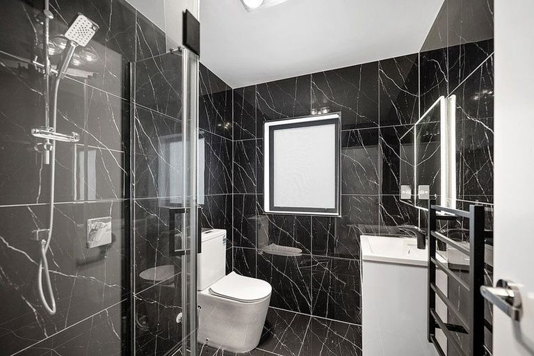 Photo of property in 25a Athena Drive, Totara Vale, Auckland, 0629