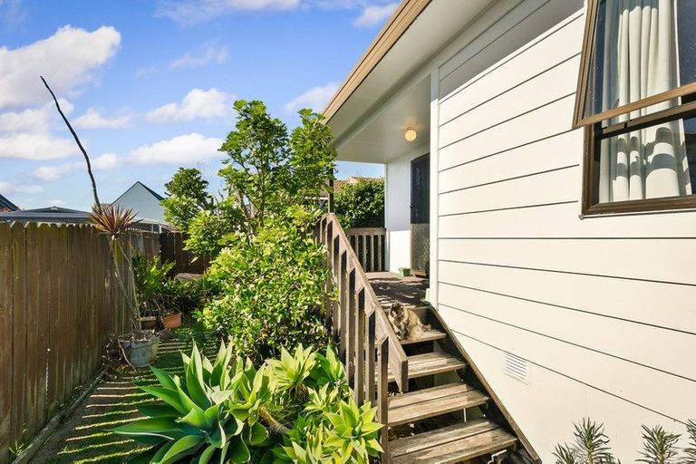 Photo of property in 1/14 Compass Place, Te Atatu Peninsula, Auckland, 0610