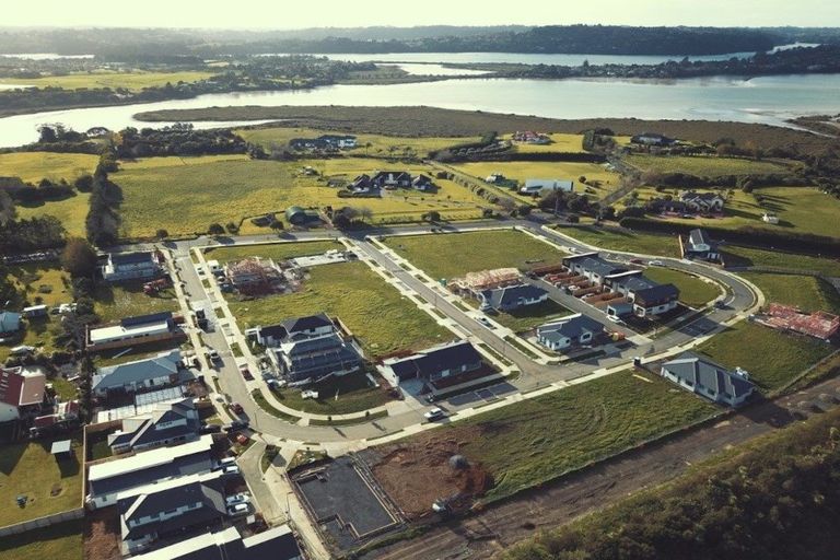 Photo of property in 5 Makete Crescent, Hobsonville, Auckland, 0618