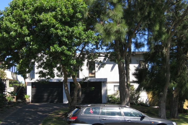 Photo of property in 28 Mayall Avenue, Beach Haven, Auckland, 0626