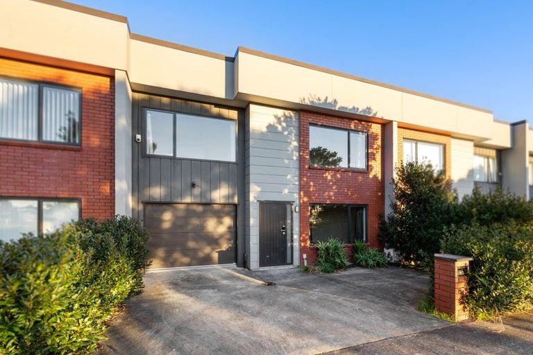 Photo of property in 60 Bordeaux Parade, Te Atatu South, Auckland, 0610