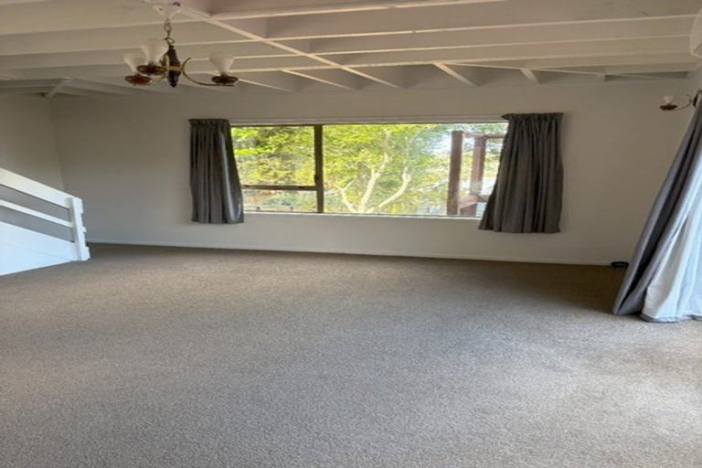 Photo of property in 2/48 Tree View Avenue, Glenfield, Auckland, 0629