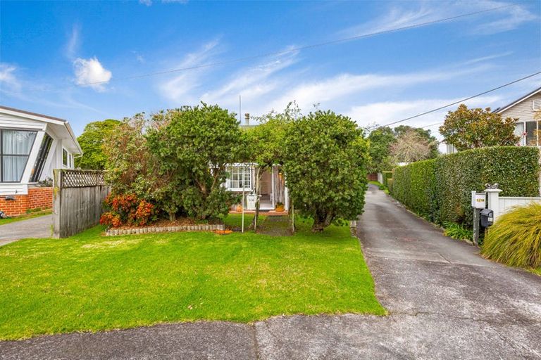Photo of property in 1/10 Springbank Lane, Te Atatu Peninsula, Auckland, 0610