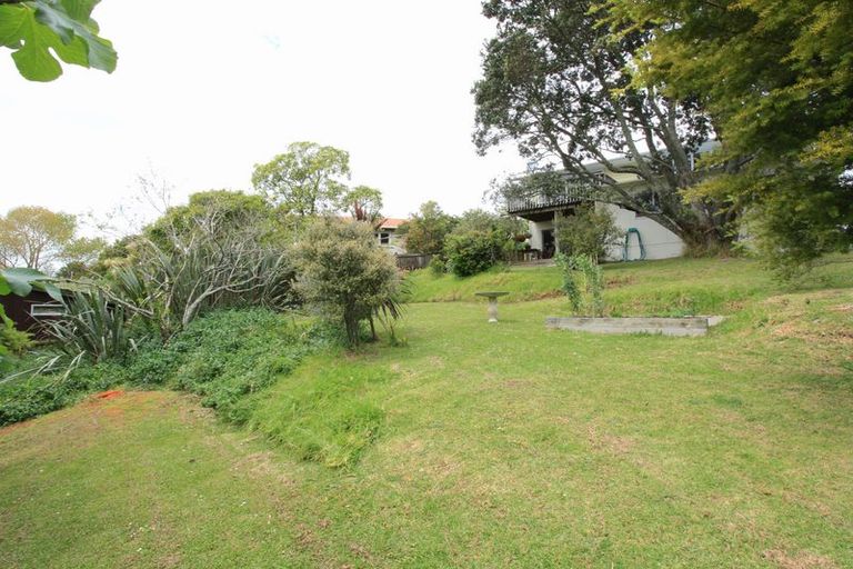 Photo of property in 40 Gill Avenue, Te Atatu Peninsula, Auckland, 0610