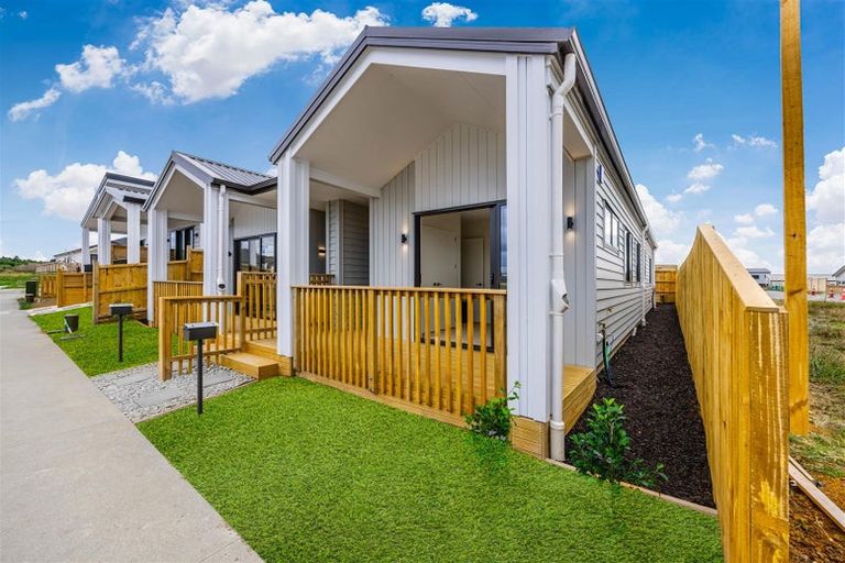 Photo of property in 14 Ihi Place, Karaka, 2578