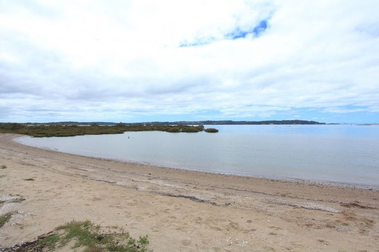 Photo of property in 40 Gill Avenue, Te Atatu Peninsula, Auckland, 0610