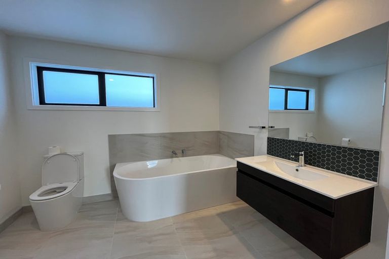 Photo of property in 6 Redfern Way, Pyes Pa, 3112