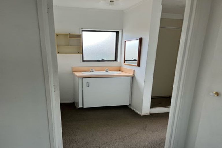 Photo of property in 2 Henwood Road, Mangere East, Auckland, 2024