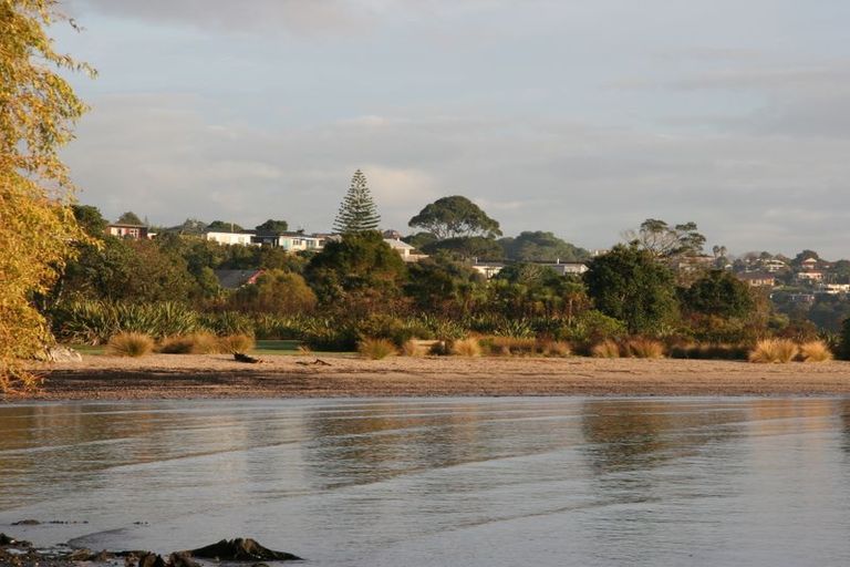 Photo of property in 40 Gill Avenue, Te Atatu Peninsula, Auckland, 0610