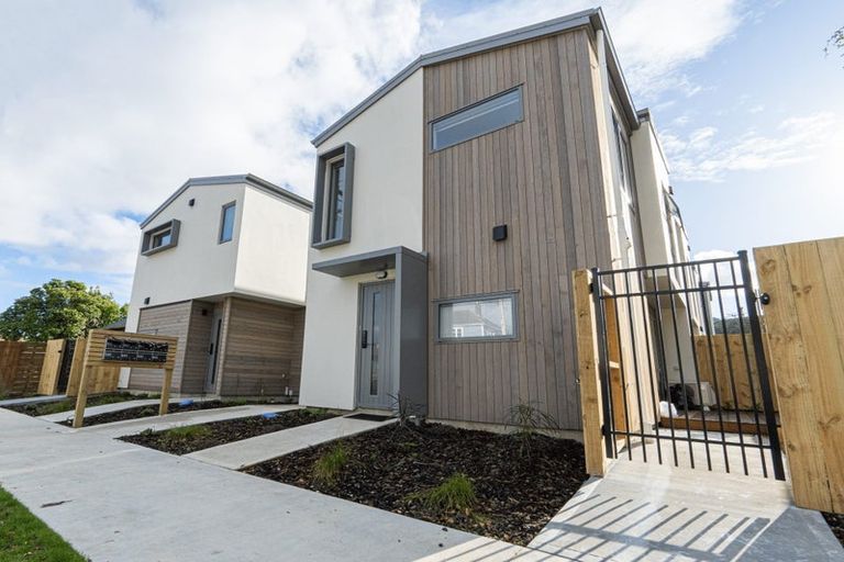 Photo of property in 2/43 Churton Crescent, Taita, Lower Hutt, 5011