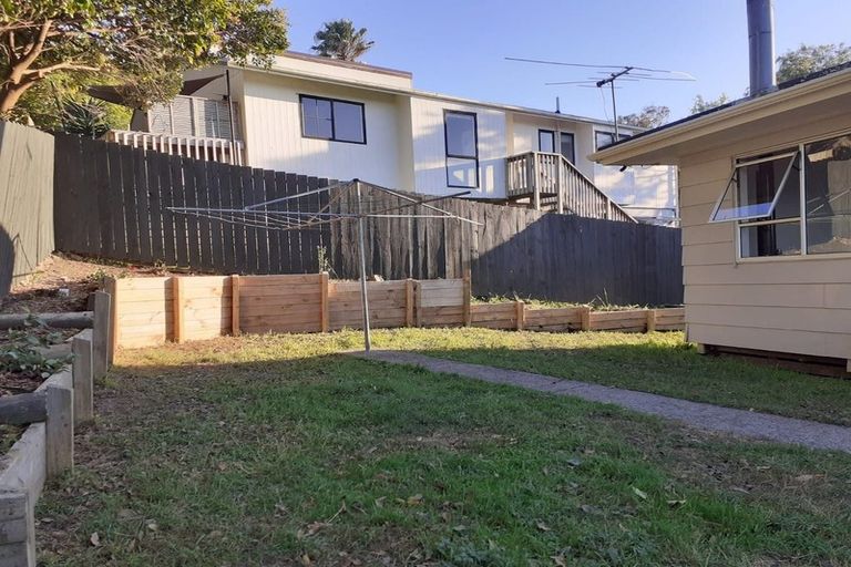 Photo of property in 2/28 Lilburn Crescent, Massey, Auckland, 0614