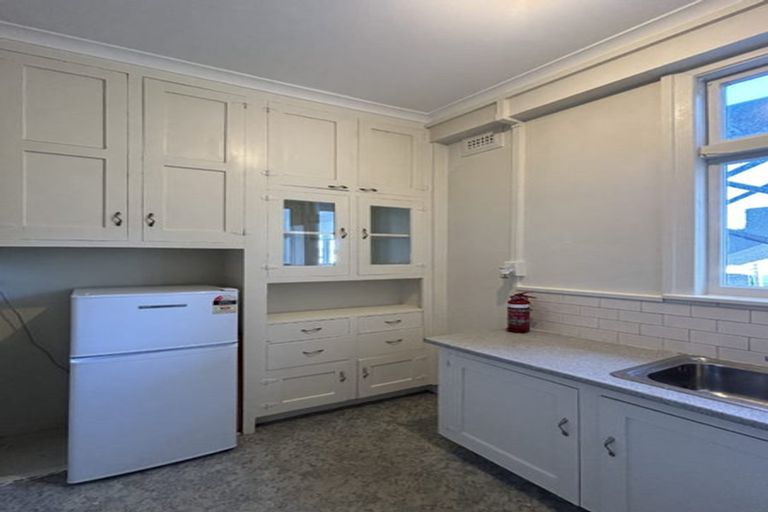 Photo of property in Elms Court Flats, 8/367 The Terrace, Te Aro, Wellington, 6011