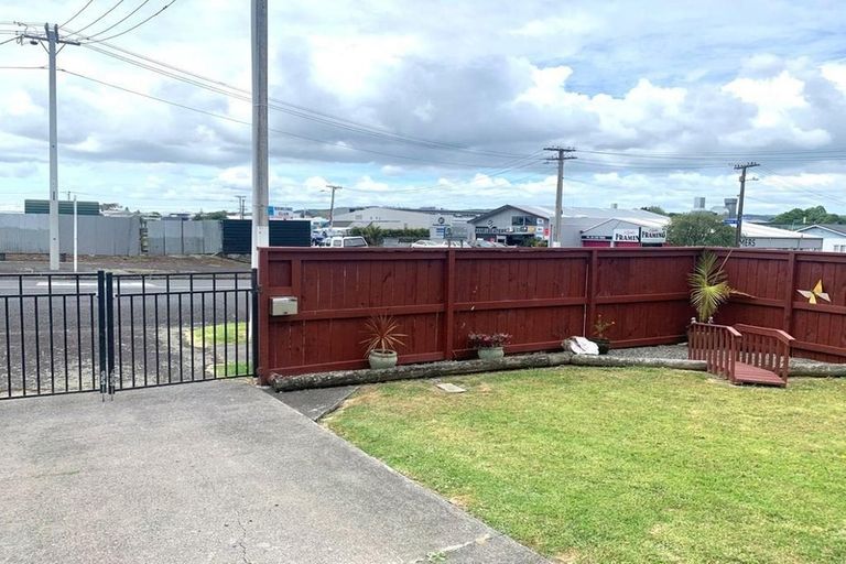 Photo of property in 2/23 Green Street, Papakura, 2110