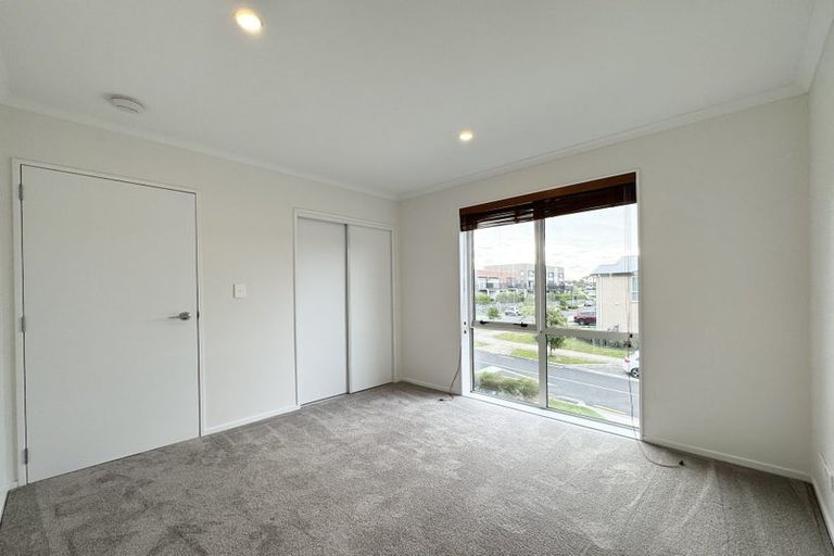 Photo of property in 2 Orowaru Avenue, Massey, Auckland, 0614