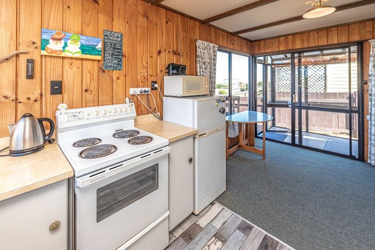 Photo of property in 22 Okiwa Terrace, Waiinu Beach, Wanganui, 4588