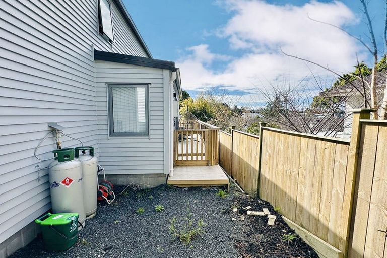 Photo of property in 7/11 Celeste Place, Totara Vale, Auckland, 0627