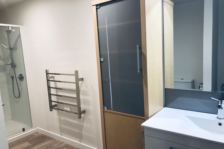 Photo of property in 3/6 Braemar Road, Rothesay Bay, Auckland, 0630