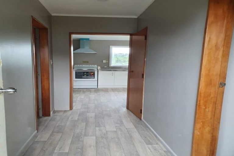 Photo of property in 38 Bassett Road, Johnsonville, Wellington, 6037