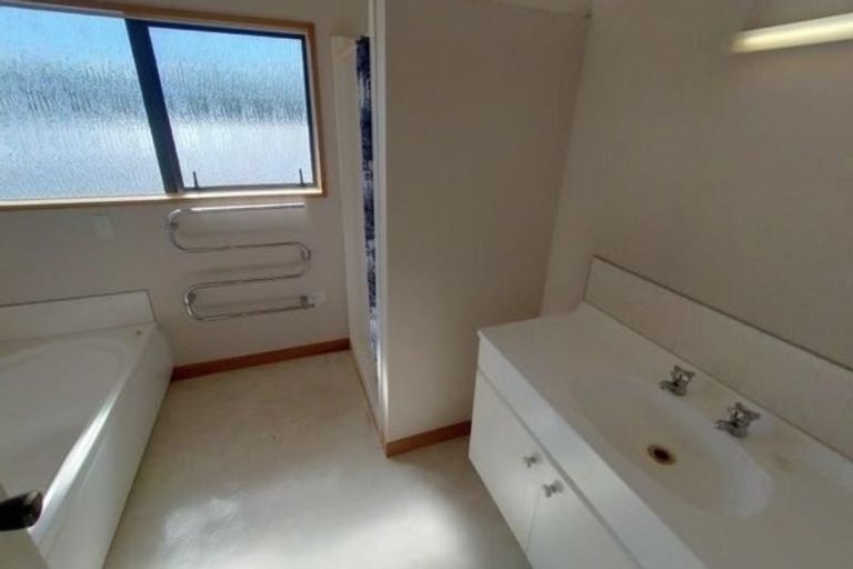 Photo of property in 99a Atawhai Road, Fitzherbert, Palmerston North, 4410