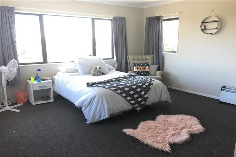 Photo of property in 12a Marsh Avenue, Forrest Hill, Auckland, 0620