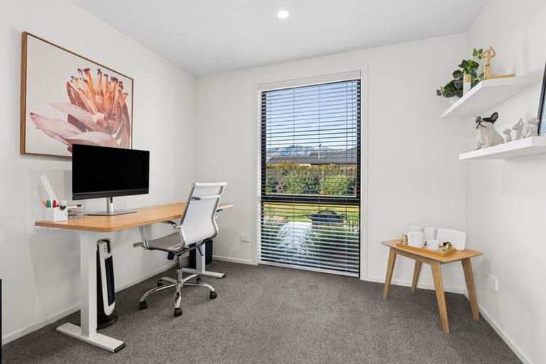 Photo of property in 16 Sentinel Drive, Lake Hawea, 9382