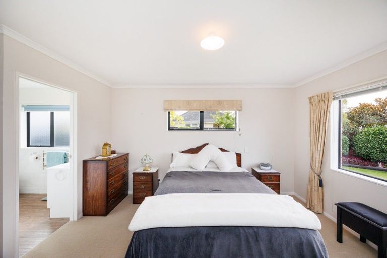 Photo of property in 49 Peter Hall Drive, Kelvin Grove, Palmerston North, 4414