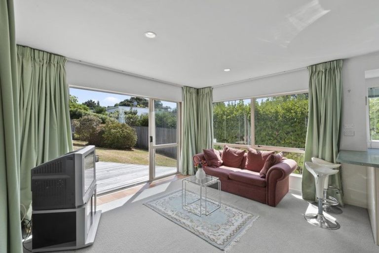 Photo of property in 17 Bevyn Street, Castor Bay, Auckland, 0620