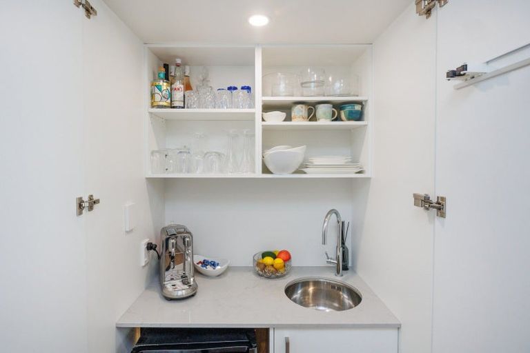 Photo of property in 37 Parkland Crescent, Terrace End, Palmerston North, 4410