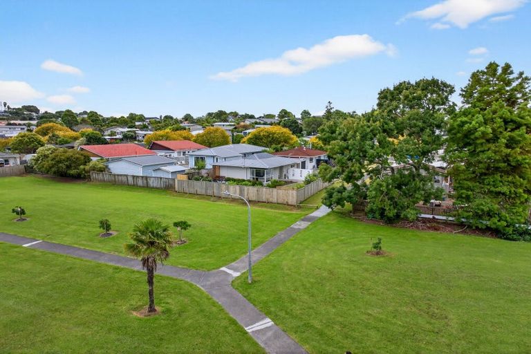Photo of property in 29a Thorburn Avenue, Red Beach, 0932