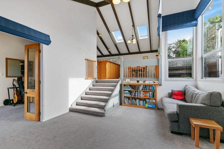 Photo of property in 6 Fitzpatrick Street, Newlands, Wellington, 6037