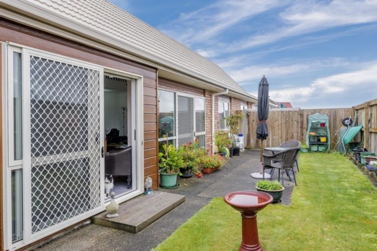 Photo of property in Rangeview Villas, 10/9 Fuller Close, Levin, 5510