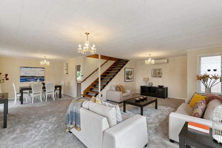 Photo of property in 21 Southern Cross Crescent, Island Bay, Wellington, 6023