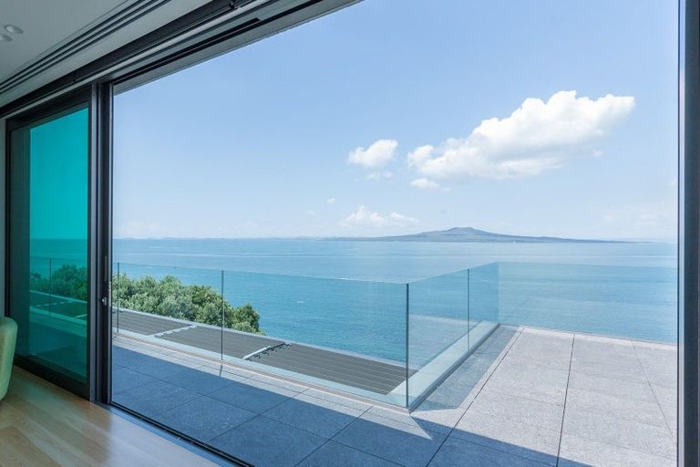 Photo of property in 41 Beach Road, Castor Bay, Auckland, 0620