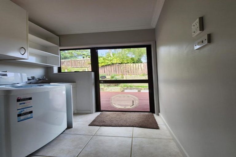 Photo of property in 6 Winstone Place, Highlands Park, New Plymouth, 4312