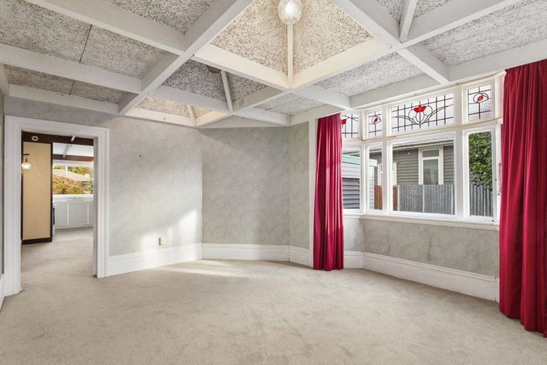 Photo of property in 18 Sandwich Road, Beckenham, Christchurch, 8023