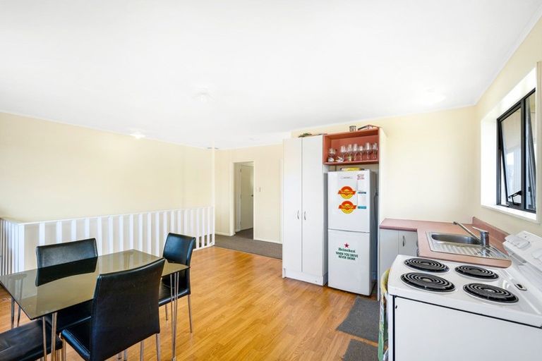 Photo of property in 9a Edgecombe Street, Newlands, Wellington, 6037
