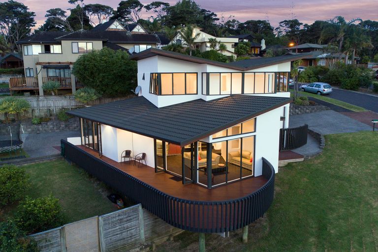 Photo of property in 24 Chamari Close, Titirangi, Auckland, 0604