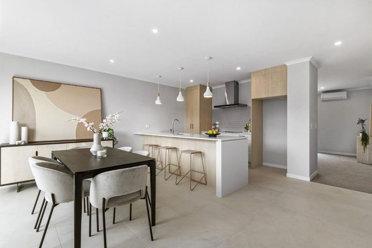 Photo of property in 32 Te Aniwaniwa Terrace, Albany, 0632