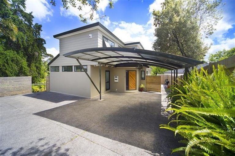 Photo of property in 2/8 Fuchsia Place, Birkdale, Auckland, 0626