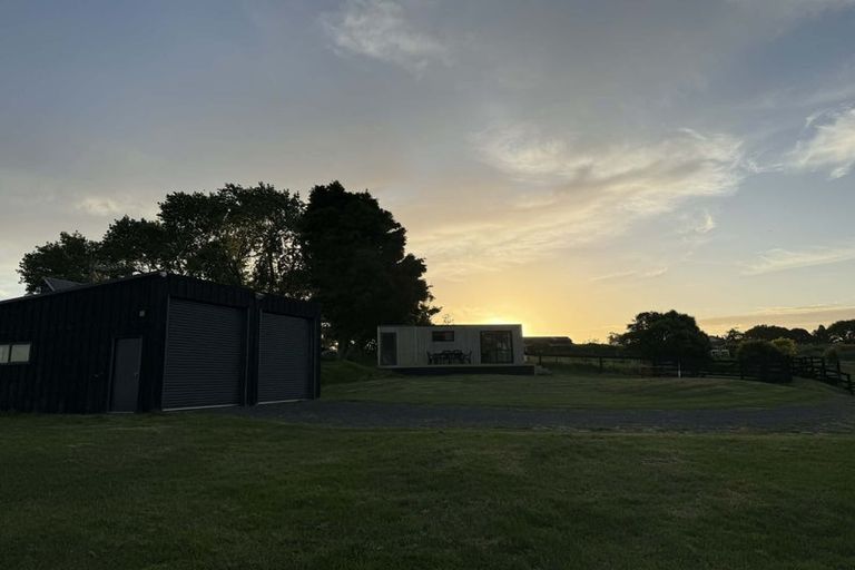 Photo of property in 27 Codlin Road, Waiuku, 2683