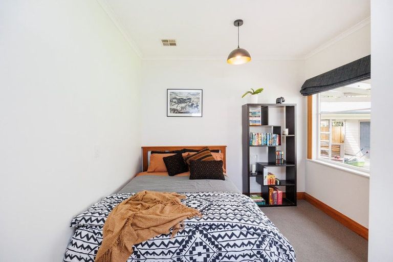 Photo of property in 15 Miro Street, Takaro, Palmerston North, 4410
