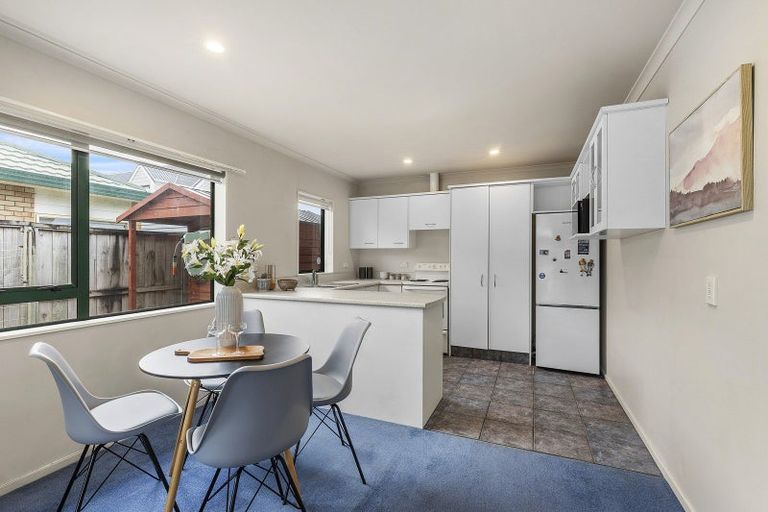 Photo of property in Miramar Villas, 2/3 Byron Street, Miramar, Wellington, 6022