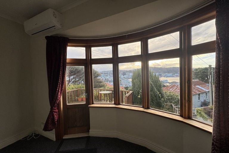 Photo of property in 27 Shannon Street, Mount Victoria, Wellington, 6011