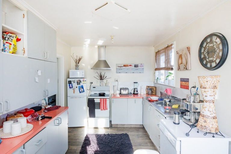 Photo of property in 6 Thames Street, Roslyn, Palmerston North, 4414