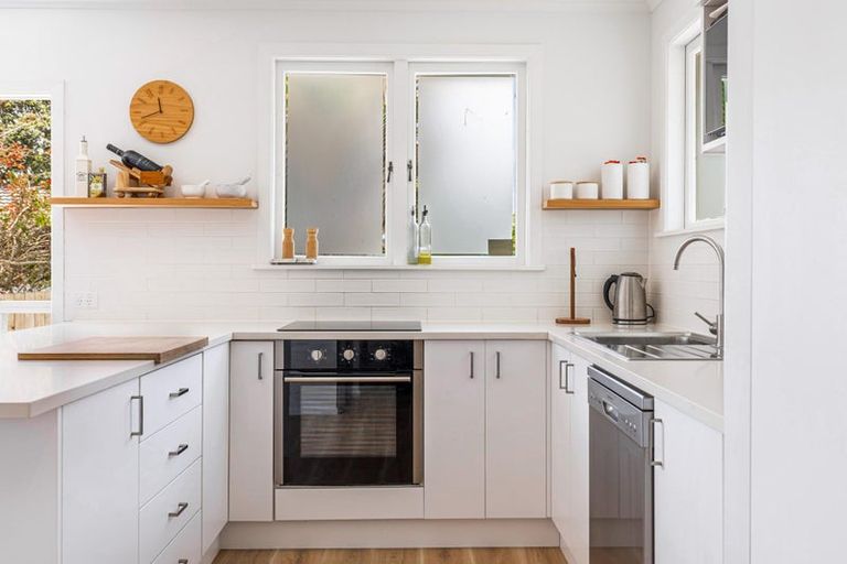 Photo of property in 2/269a Great North Road, Henderson, Auckland, 0612