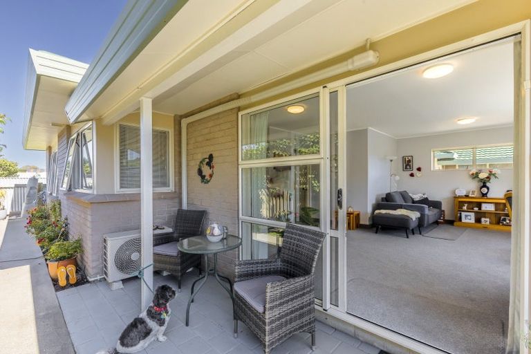 Photo of property in 2/2 Anzac Avenue, Onekawa, Napier, 4110