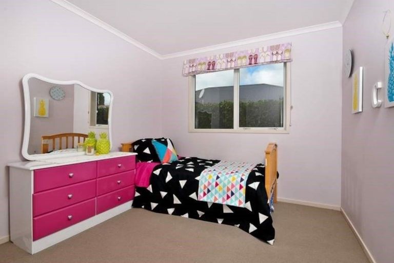 Photo of property in 18 Mcgowan Rise, Tuakau, 2121